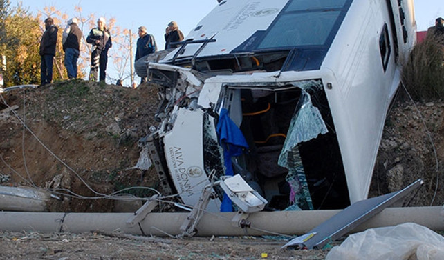 Otel servisi devrildi: 6 yaralı