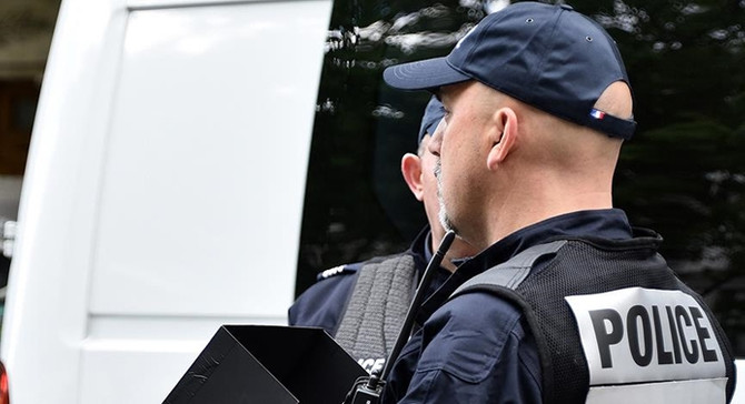 Fransa'da aşırı sağcı partiye polis baskını