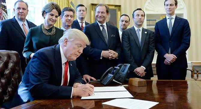 Trump'tan yeni regülasyon kararnamesi