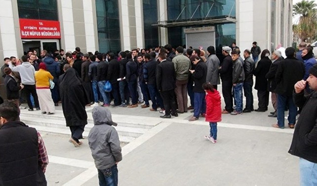 Nüfus müdürlüklerinde yeni kimlik mesaisi