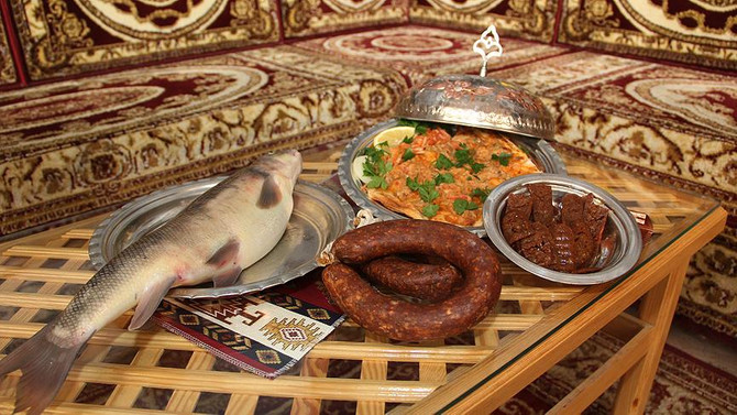 Sazan balığından sucuk yaptı