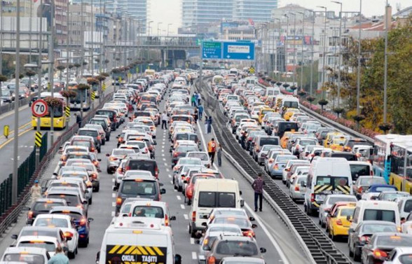 Trafiğe 1 ayda 128 bin araç eklendi