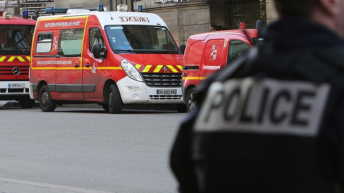 Paris’teki havalimanında silah sesleri