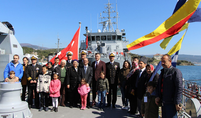Askeri gemiler ziyarete açıldı