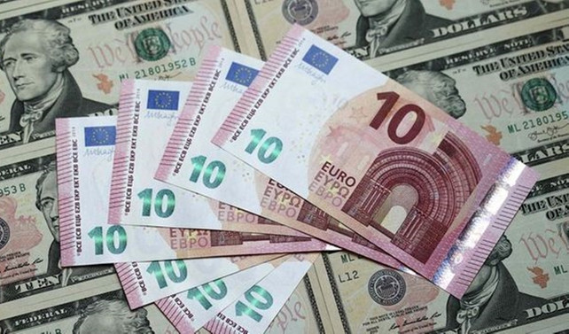 Dolar serbest piyasada 3,61'den açıldı