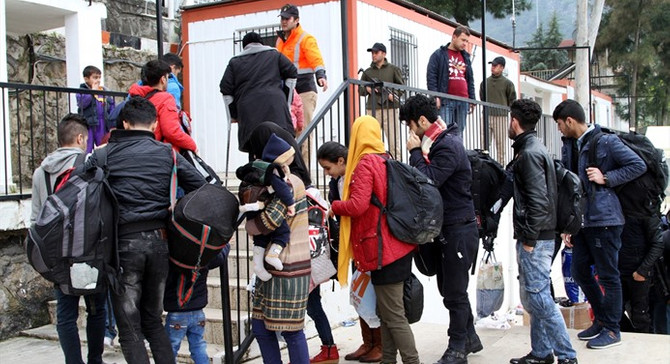6 kişilik yelkenlide 60 sığınmacı!