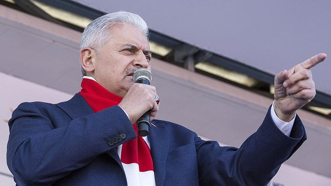 Yıldırım: Bir yandan şeytan taşlıyoruz
