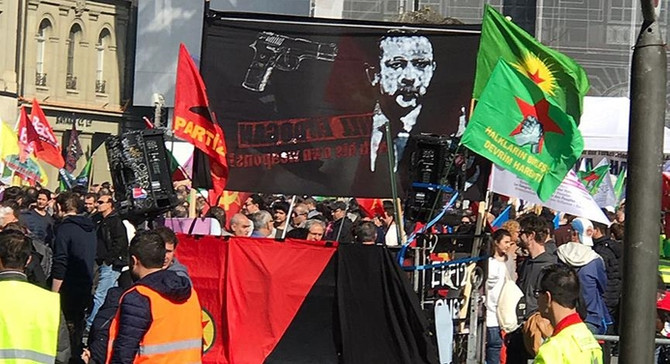 İsviçre'den Erdoğan'ı hedef gösteren pankarta soruşturma