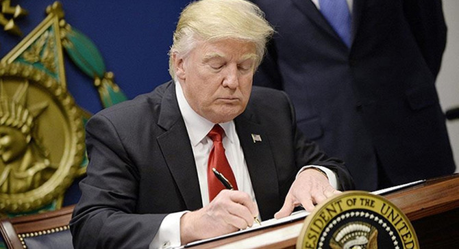 Trump, çevresel regülasyonlarının iptali için kararname çıkardı