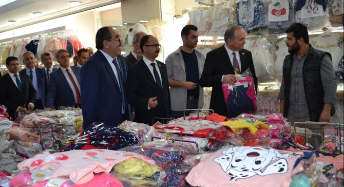 Bakan Özlü'den bebe giyimcilerine çağrı