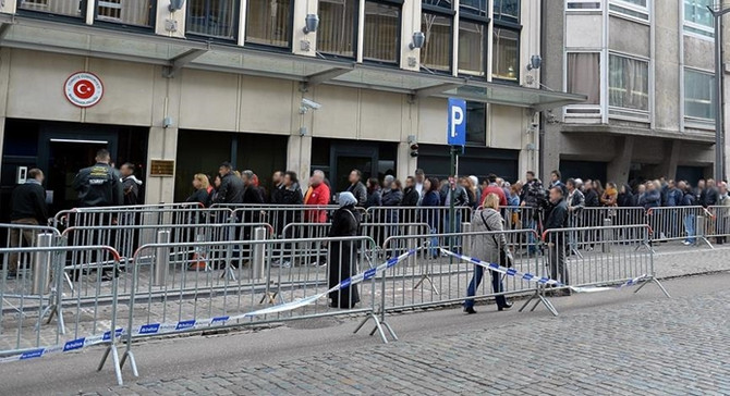 Brüksel'de referandum kavgası: 4 yaralı