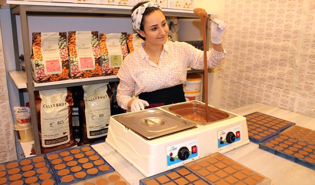 Farklı alanlarda eğitim gören dört kız kardeş Trabzon fındığına yatırım yaptı