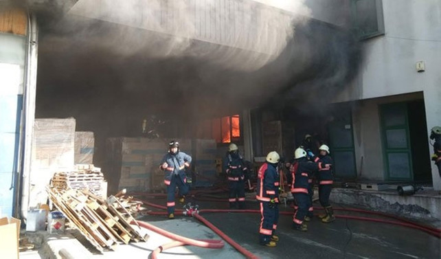 Esenyurt'ta fabrika yangını