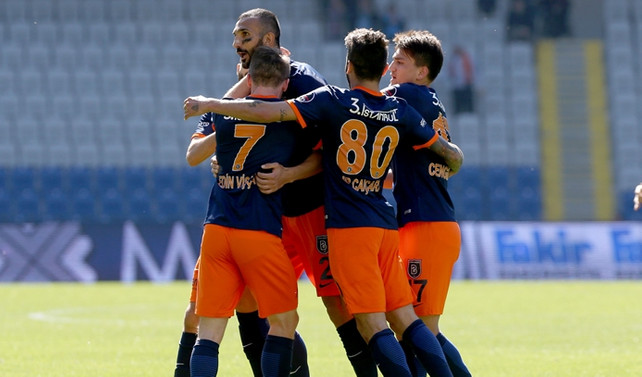 Medipol Başakşehir, Beşiktaş'ı takibini sürdürdü