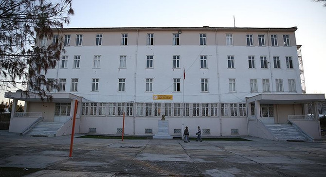 Samsat'ta okullar 2 gün tatil edildi