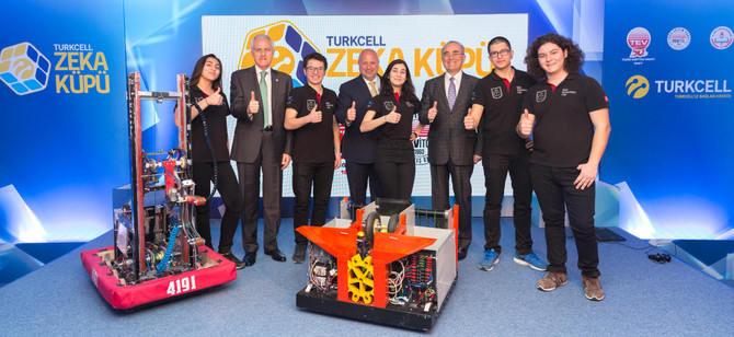 Zeka küpü gençler robot üretiyor