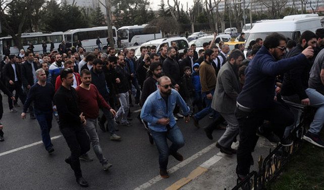İstanbul Emniyeti önünde 200 gözaltı