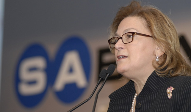 Sabancı: Cam tavanları kırmamız gerek