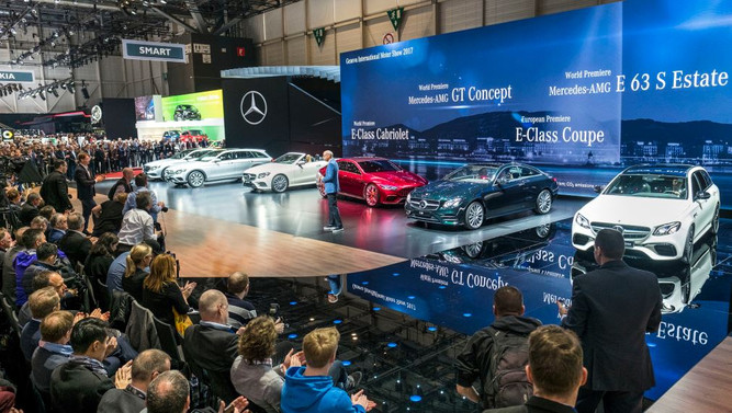 Mercedes-Benz yeni yıldızlarını Cenevre'de tanıttı