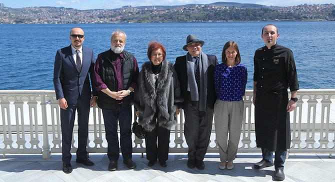 Boğaziçi'nde bir bahar öğle vakti…