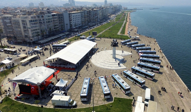 İzmir'de elektrikli otobüsler yola çıktı