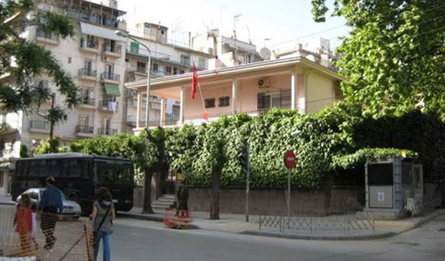 Komşu'da Türk Konsolosluğu'na saldırı