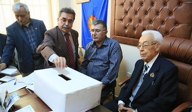 91 yaşındaki başkan yeniden seçildi