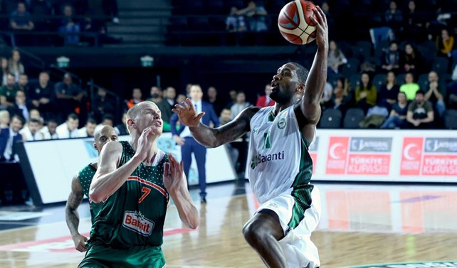 Darüşşafaka Doğuş yarı finalde