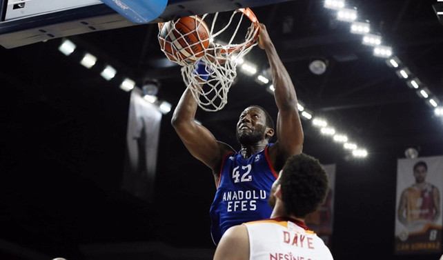 Anadolu Efes yarı finalde