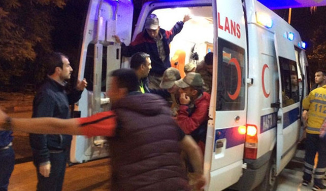 Manisa'da çok sayıda asker hastaneye kaldırıldı