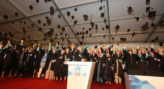 İstanbul Şehir Üniversitesi'nde mezuniyet coşkusu
