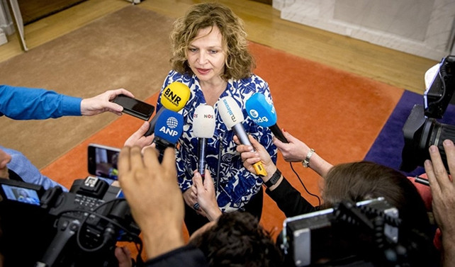Hollanda'da Schippers pes etti