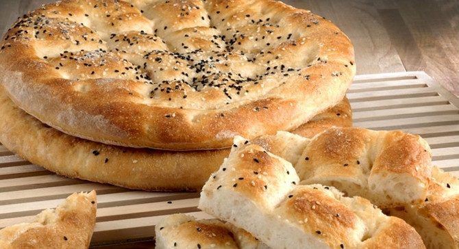 Sımsıcak mis ramazan pidesi