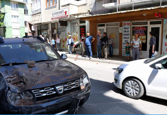 Deprem maddi hasara neden oldu
