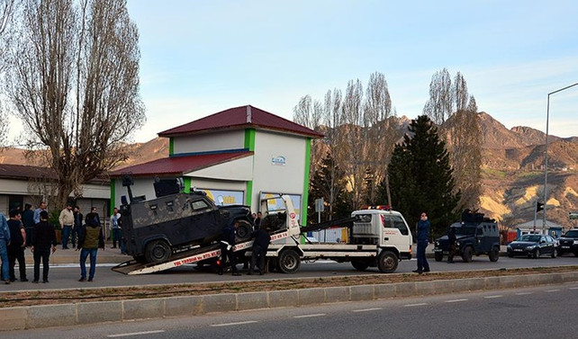 Zırhlı polis aracı devrildi: 8 yaralı