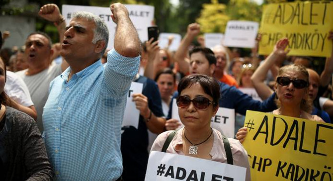 CHP İstanbul İl Başkanlığı'ndan 'Adalet Nöbeti'