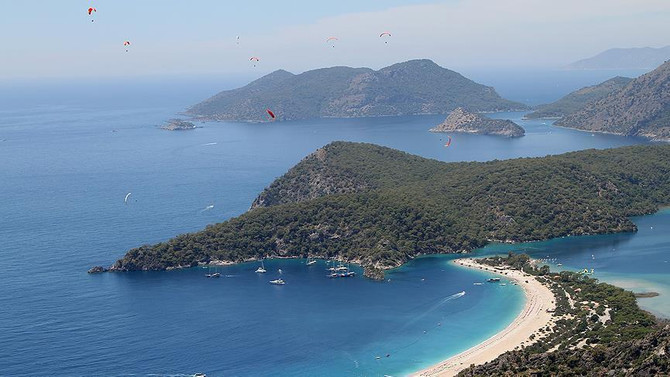 Babadağ'da yamaç paraşütüne Çinli turist ilgisi