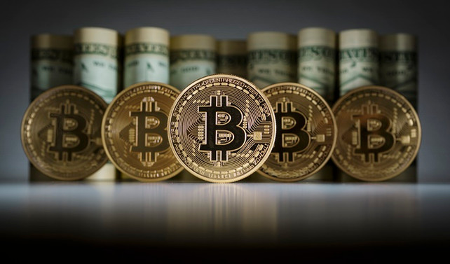 Bitcoin yüzde 30'un üzerinde düştü