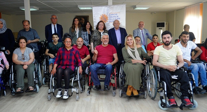 Semiha Kibar’dan 200 adet tekerlekli sandalye bağışı