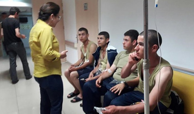 Manisa'da 50 asker zehirlendi