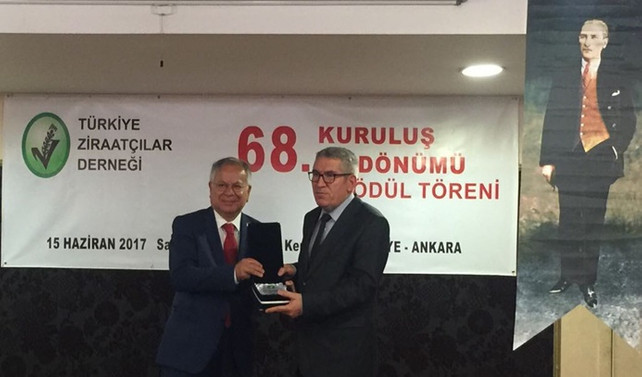Türkye Ziraatçler Derneğ’nden DÜNYA yazarı Yıldırım'a ödül