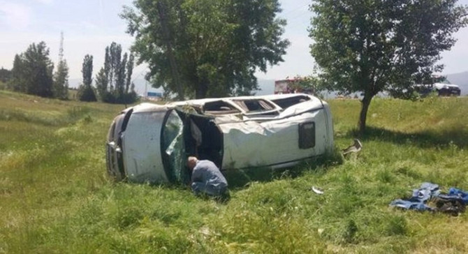 Kütahya'da minibüs devrildi: 10 yaralı