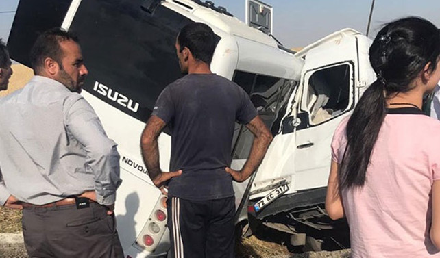 Polis midibüsü ile sivil araç çarpıştı : 2 ölü