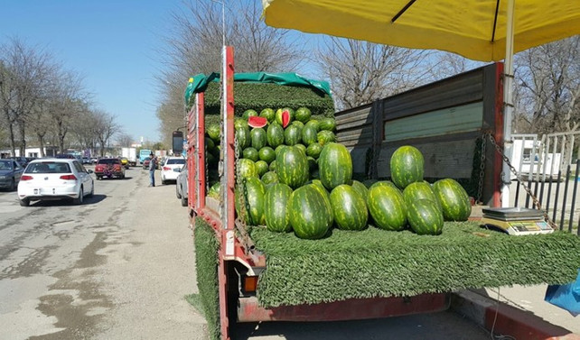 Hallerde karpuz satışı durdu