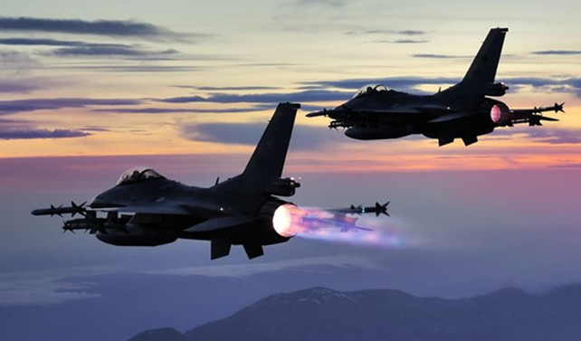 ABD'de F-16 askeri gösteri uçağı kaza yaptı
