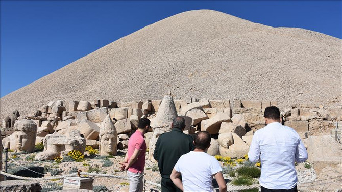 Nemrut ziyaretçilerini bekliyor