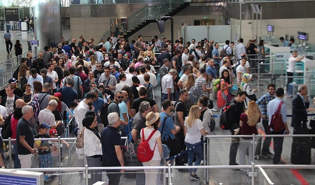 Atatürk Havalimanı üç günde 242 bin yolcuyu ağırladı