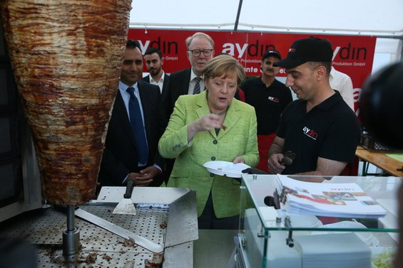 Almanya Başbakanı Merkel, döner kesti