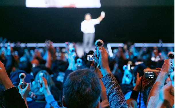 Samsung’un yeni Gear 360’ı 4K video çekiyor