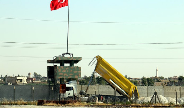 Sınırda duvar örme çalışmaları devam ediyor